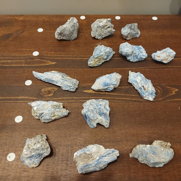 🔥 Sale 🔥 Rew Pieces of Kyanite - Priced Per Each - Picture 1 of 10